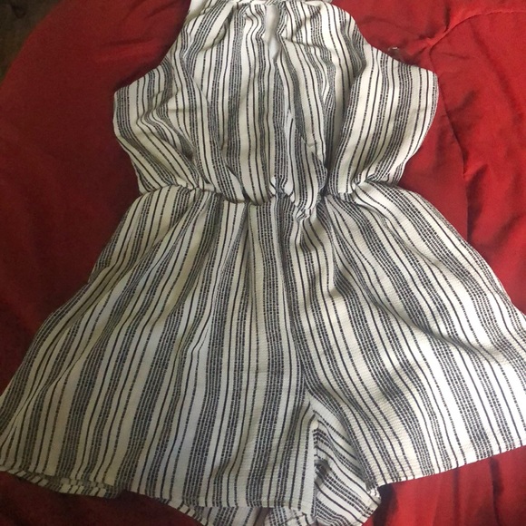 Short romper - Picture 2 of 2